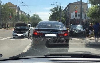В Оренбурге не поделили дорогу Kia и Mercedes-Benz