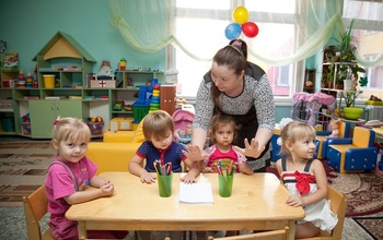 В Оренбурге воспитатели детсадов могут вздохнуть спокойно: сокращения не будет