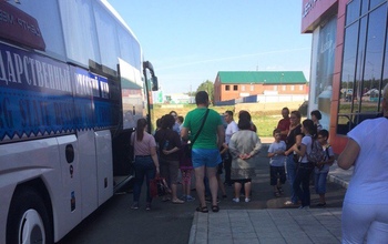 Из-за поломки туристического автобуса 57 человек ночевали в поле