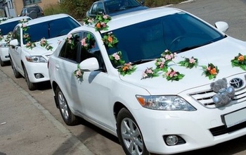 В Оренбурге автомобиль из свадебного кортежа врезался в Nissan Qashqai
