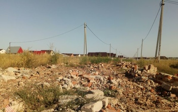 В Нижнесакмарском вторую улицу испортили строительным мусором