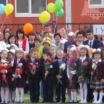 Оренбуржцы поздравляют первоклашек с праздником