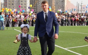 450 первоклассников сели за парты в самой большой школе Оренбуржья