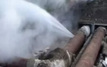 Несколько улиц Оренбурга затопило из-за прорыва трубопровода