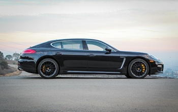 СМИ: трое оренбуржцев угнали в Казани Porsche Panamera, BMW 320i и Infiniti Q70