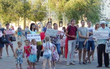 Бастовавшие против оптимизации оренбуржцы создали альтернативный родительский комитет
