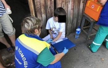 Спасатели в Оренбурге вызволяли застрявшего между плитами мальчика