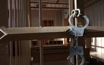 Оренбургский врач арестован за попытку дать взятку полицейскому