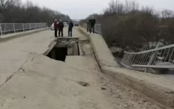 В Асекеевском районе от времени прогнулся мост