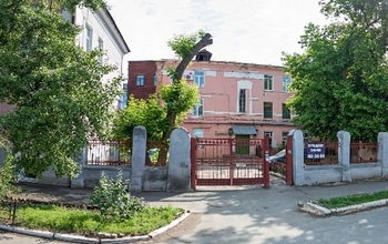 Оренбуржцы переживают за жизнь рабочих, которые ремонтируют их дом