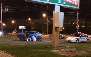 Водитель, который разбил вазон в «Национальной деревне», возместит городу ущерб