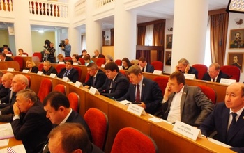 Два враждебно настроенных к друг другу оренбургских парламентария поскандалили