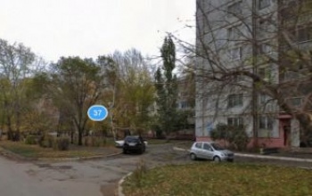 Асфальт в оренбургском переулке растворился после первого дождя