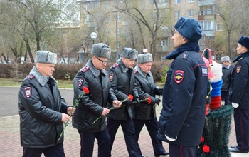 В Оренбурге отдали дань памяти сотрудникам полиции, погибшим при исполнении своих обязанностей