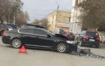 В Оренбурге столкнулись Lexus GS 350 и Hyundai