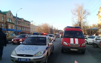 Полицейские перекрыли движение по проспекту Победы в связи с пожаром в Оренбурге