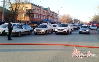 На улице Чичерина возобновлено движение транспорта после пожара в Оренбурге