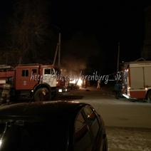 В Оренбурге возле церкви на улице Попова загорелся автомобиль 