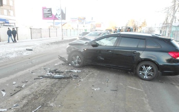 В Бузулуке столкнулись Chevrolet Cruze и Toyota 