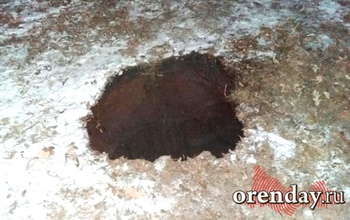 Пятилетний ребенок провалился под землю в Оренбурге и сломал ногу