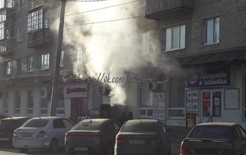 Очевидцы приняли пар из помещения кальянной в Оренбурге за пожар