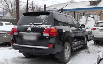 Оренбургские пограничники и полицейские задержали угнанный Toyota Land Cruiser