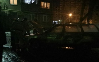 В Оренбурге ночью горели два авто и не только