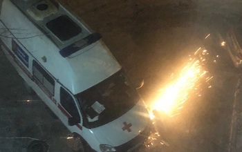 В Оренбурге машину скорой помощи вызволяли из «ловушки» 