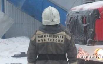 В  Оренбурге на улице Советской горит подвальное помещение