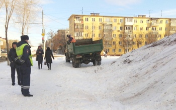 В Оренбурге ликвидировали опасную горку на улице 60 лет Октября