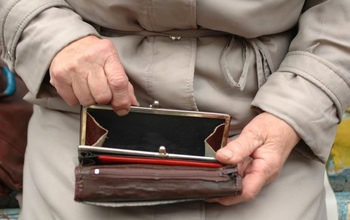 Оренбургскую пенсионерку мошенники обманули на 550 тысяч