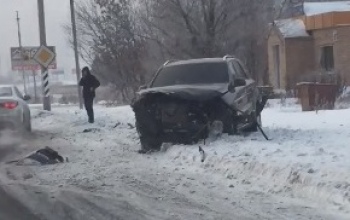 Опубликовано видео с места ДТП с участием Mercedes в Оренбурге