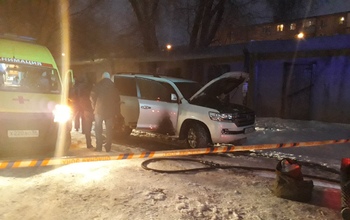 Два человека сгорели в Toyota Land Cruiser в Оренбурге