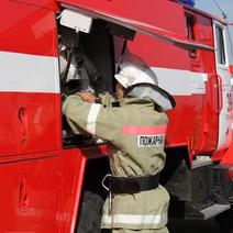 В Оренбурге тушили пожар в гараже 