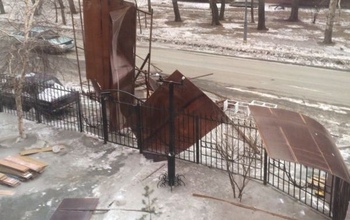 Пристрой магазина «Магнит» в Оренбурге сдуло ветром