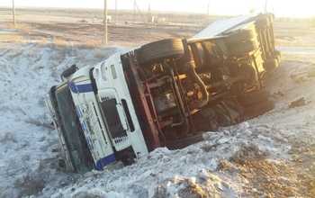 В Тоцком районе опрокинулся грузовик DAF