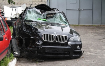 За разбитый в ДТП BMW X5 оренбуржец выплатит 600 000 рублей 