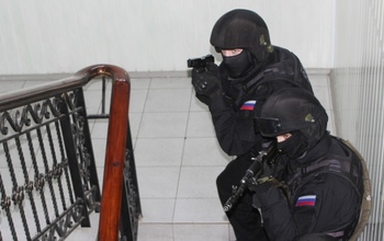 СОБР обезвредил мужчину, угрожавшего взорвать дом на улице Чкалова в Оренбурге