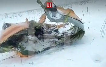 Появились первые кадры с места крушения самолета, летевшего в Орск 