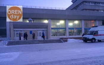 В аэропорту Орска люди сдают билеты