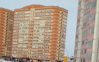 На пожаре в Оренбурге погибла малышка, выжившая после падения с 9-го этажа