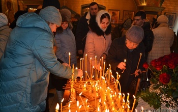 Родственники погибших в авиакатастрофе Ан-148 ищут утешение в молитве