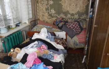 В Адамовке многодетная семья живет в антисанитарных условиях