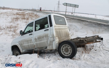 УАЗ Патриот разорвало на две части в результате ДТП под Орском