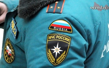 На реке Сакмара спасатели сняли с льдины рыбака 