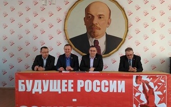 У оренбургских коммунистов баннеры с Грудининым воруют, жгут и портят краской 