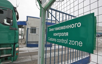 Оренбургскому таможеннику предложили взятку в размере 10 000 рублей 