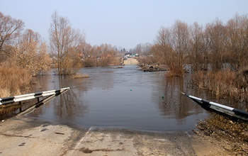 В Новоорском районе подтопило мост