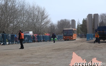 Десятки тысяч оренбуржцев отправились на кладбище поминать близких