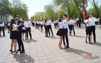 Более 40 000 оренбуржцев станцуют «Вальс Победы»